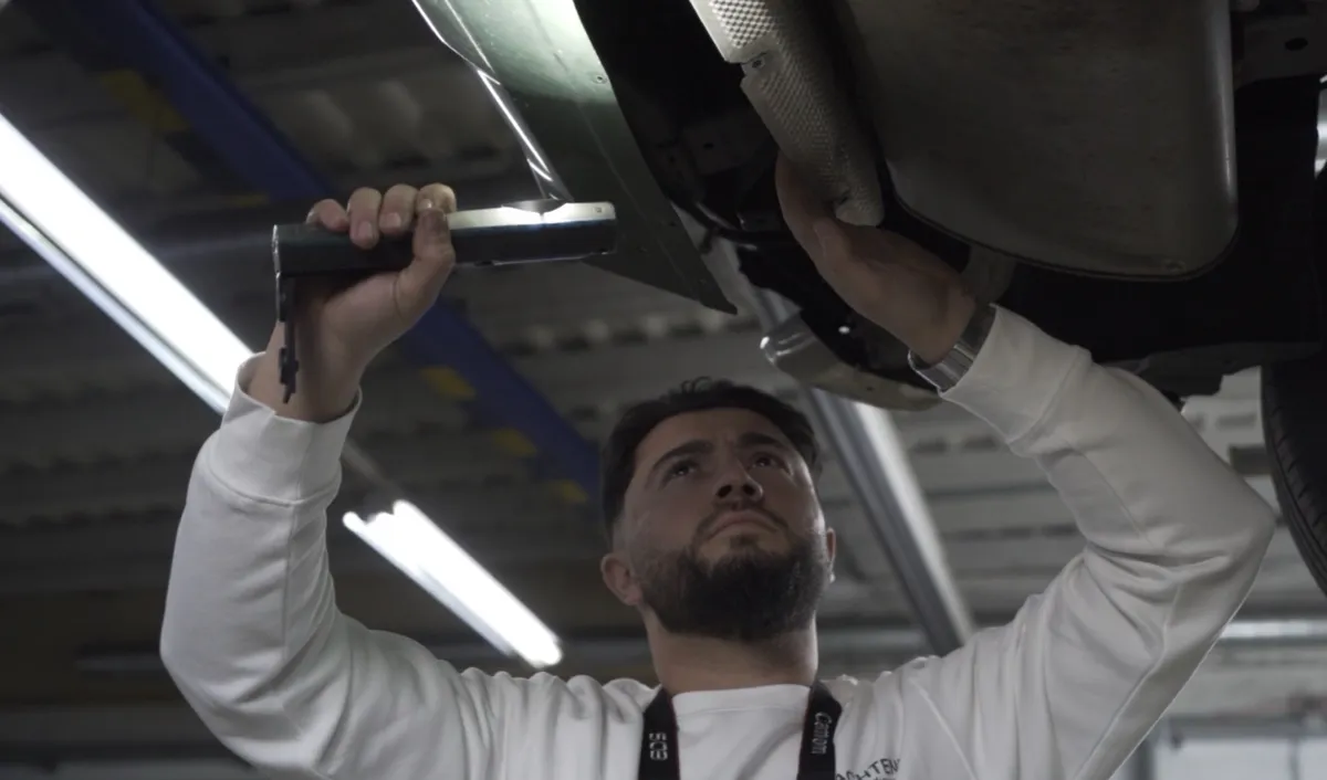 Gutachter bei der Arbeit - GUTACHTENfit